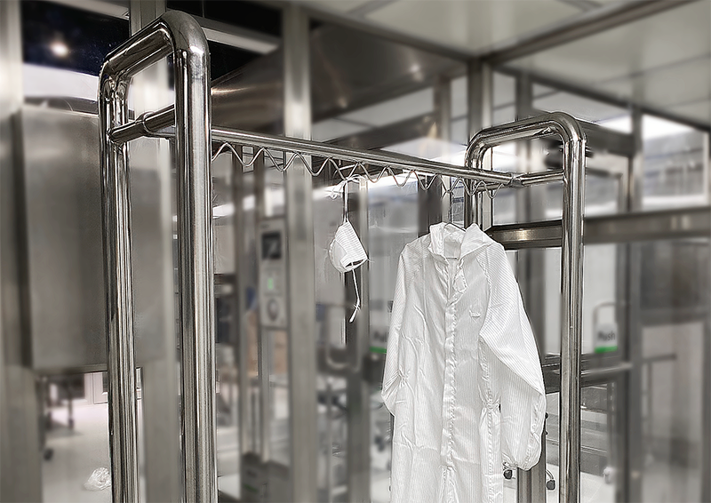 Stainless sheet, rigid and durable