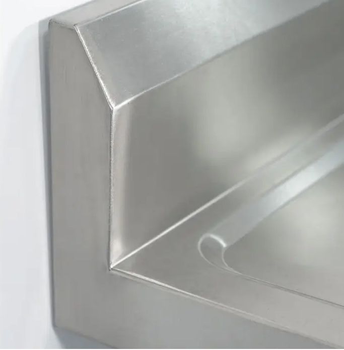 Backsplash available and sidesplash optional to avoid splashing