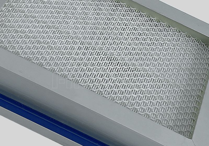 Double steel grid for filter protection