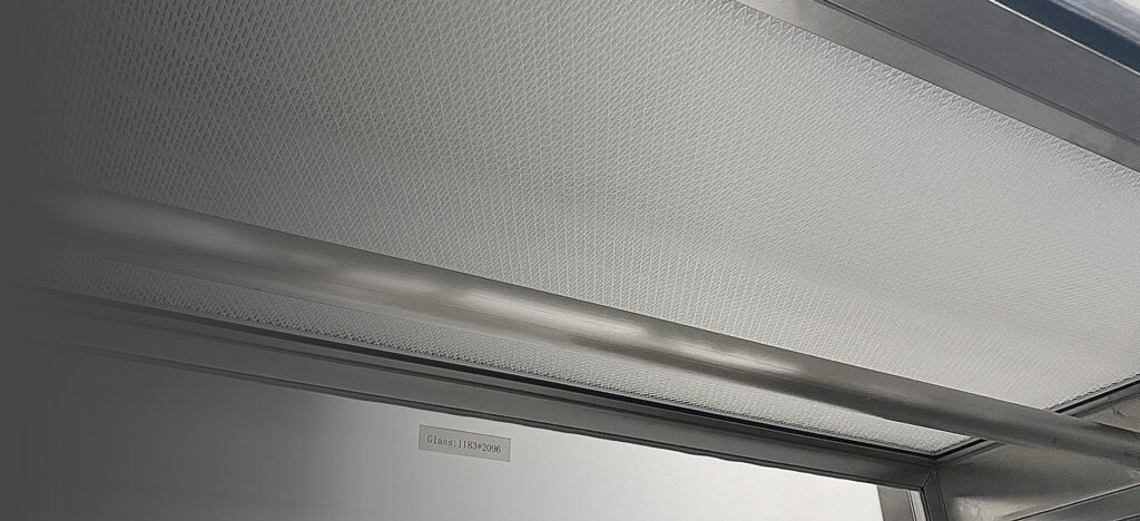 Laminar wardrobe for cleanroom garments 3