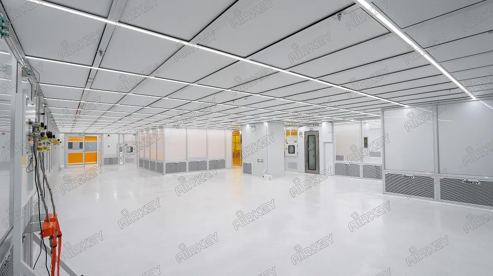 High-efficiency DC large-airflow FFUs installed across high-cleanliness zones for stable laminar airflow