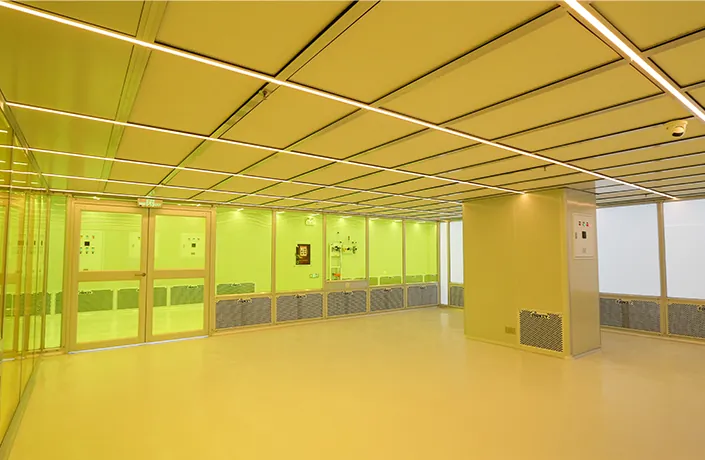 High Cleanliness 800㎡ ISO 4/5/ 6 Anti-Static Design & Yellow-Tinted Acrylic Panels Semiconductor Modular Cleanroom