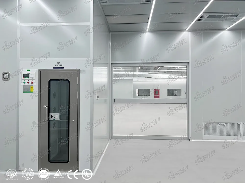 Class1,000 Modular cleanroom with air shower room
