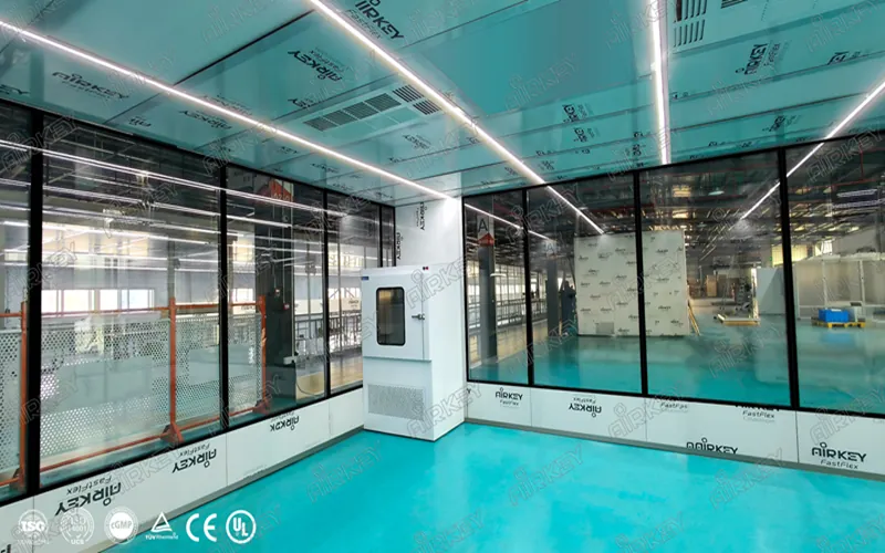 Dust free cleanroom environment for laser optical system assembly with glass partition walls