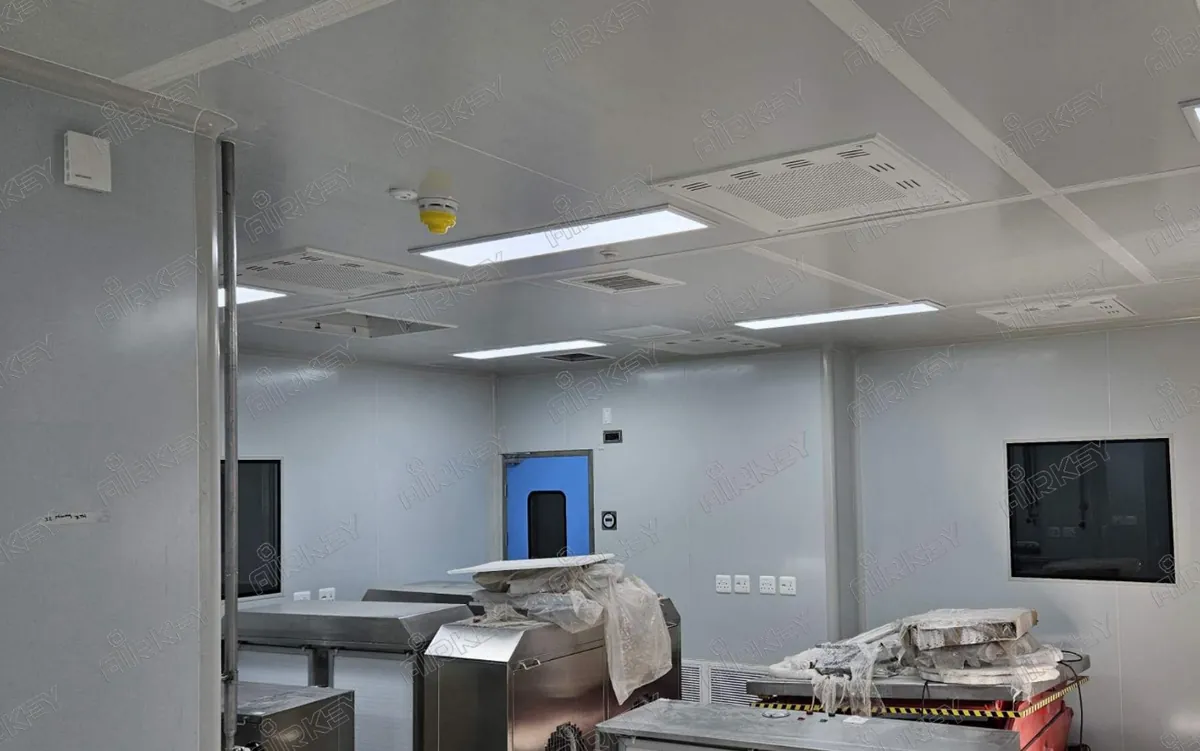 pharmaceutical cleanroom