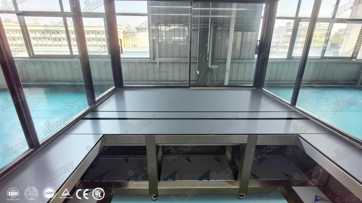 Aluminum frame modular cleanroom system with anti-static panels designed for ISO 5 life science laboratory applications