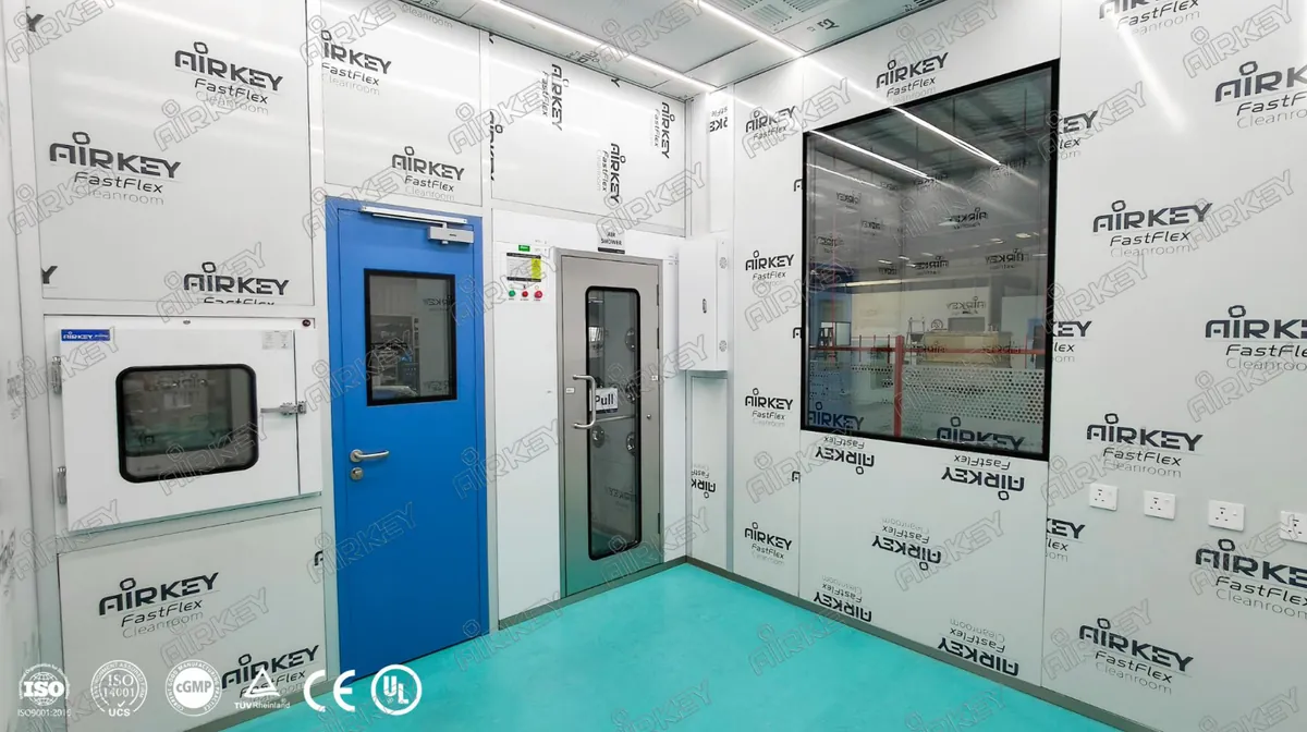 Airkey ISO 5 cleanroom with integrated return air panels