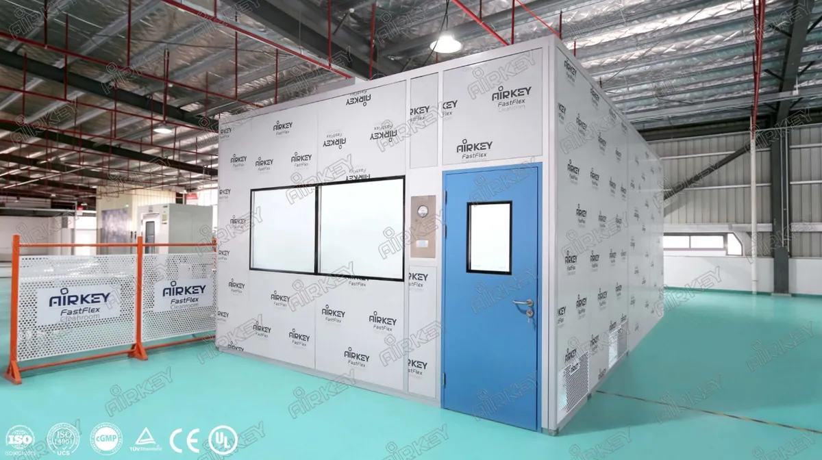 ISO 6 modular cleanroom for optical component manufacturing in Germany